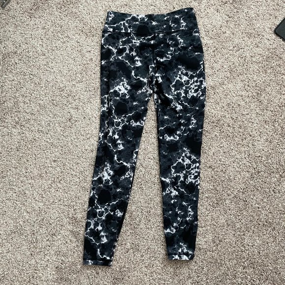 Old Navy Leggings - Black and White Patterned - Women's Medium - Picture 2 of 3